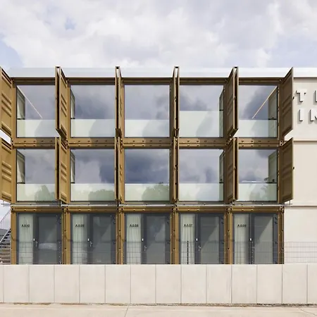 Tin L Einfach Gut - Aus Hochwertig Ausgebauten Ueberseecontainern 3* Montabaur