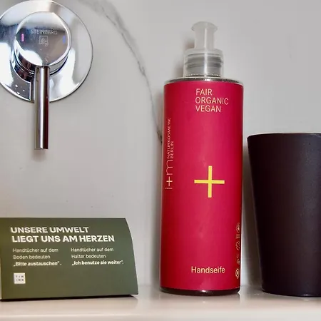 Tin L Einfach Gut - Aus Hochwertig Ausgebauten Ueberseecontainern Hotel